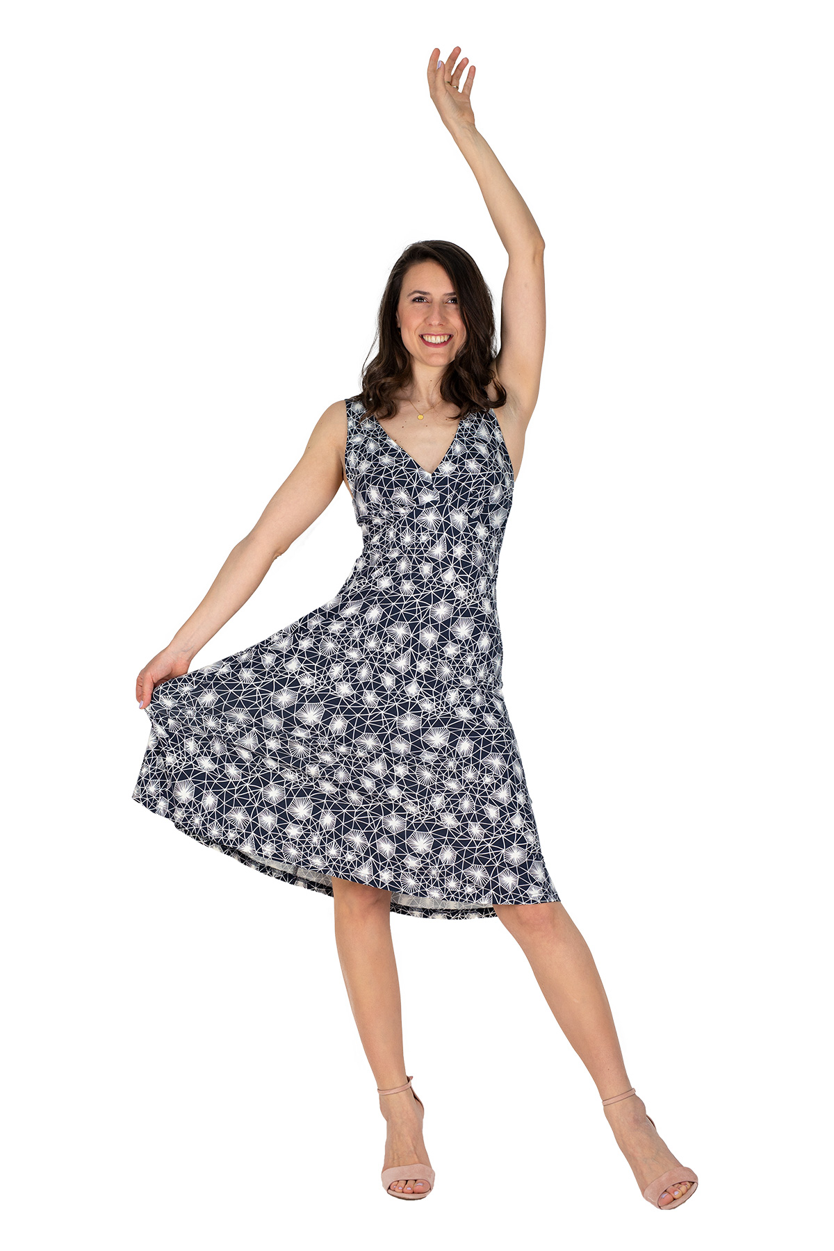 Sylvie_21-010_d schwingendes Sommerkleid Sylvie in dunkelblau mit grafischem Linienmuster